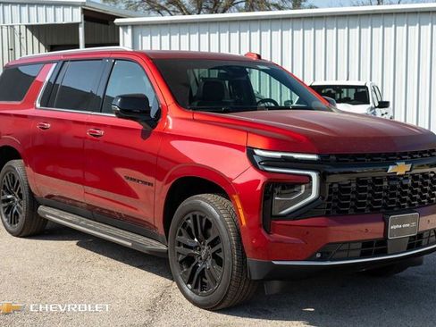 New 2026 Chevrolet Suburban Premier image 3