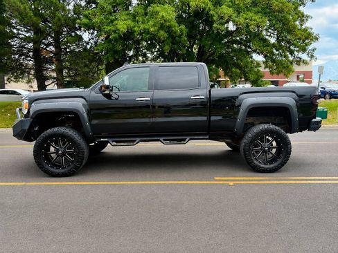 Used 2018 GMC Sierra 2500 Denali w/ Duramax Plus Package AWD/4WD image 2