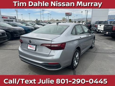 Used 2024 Volkswagen Jetta SE FWD image 11
