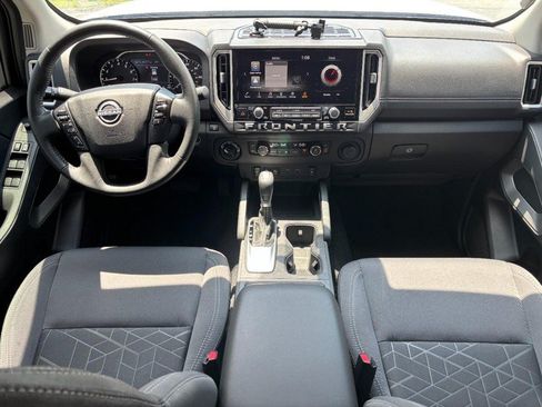 Used 2025 Nissan Frontier SV w/ SV Convenience Package AWD/4WD image 11