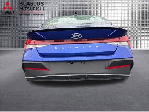 Used 2025 Hyundai Elantra Sport FWD image 9