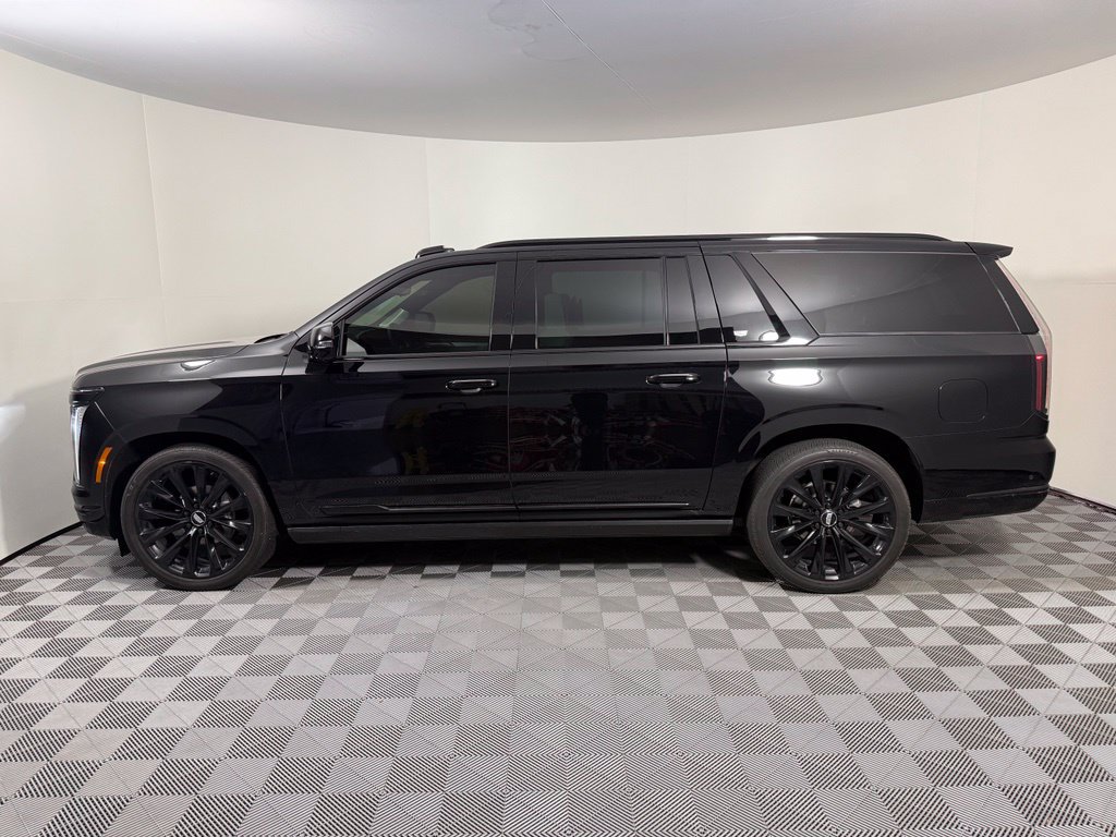 Used 2025 Cadillac Escalade ESV Sport Platinum w/ LPO, ONYX Package AWD/4WD image 2