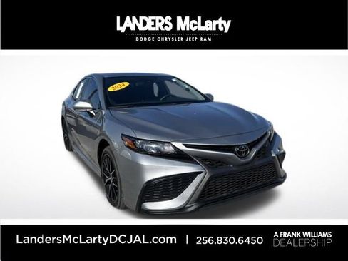 Used 2024 Toyota Camry SE image 1