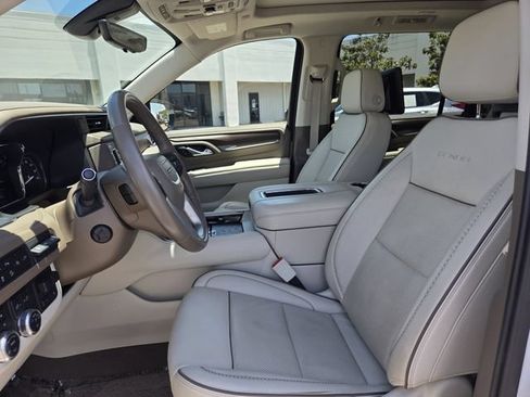 Used 2021 GMC Yukon XL Denali w/ Denali Ultimate Package AWD/4WD image 13