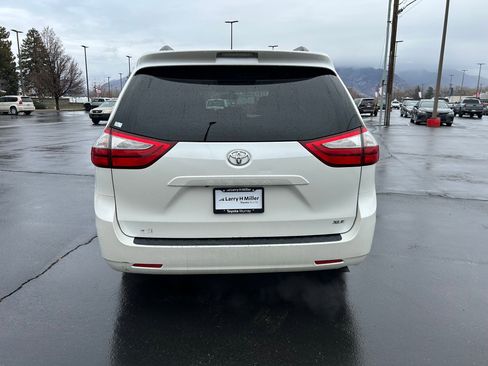 Used 2015 Toyota Sienna XLE image 4