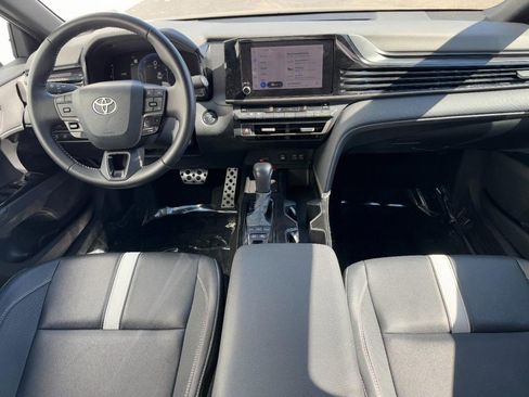 Used 2025 Toyota Camry Hybrid image 11