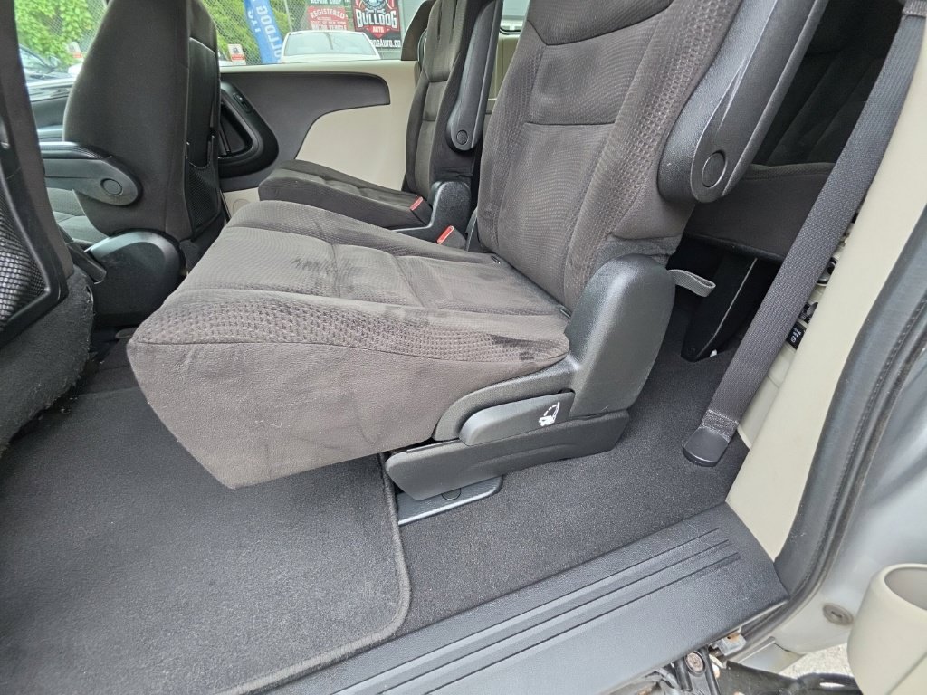 Used 2014 Dodge Grand Caravan SXT w/ Rear Park Assist Package FWD image 28