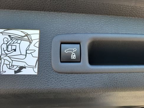 Used 2023 Toyota Sienna Platinum FWD image 15