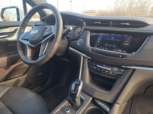 New 2025 Cadillac XT5 Premium Luxury w/ LPO, Blue Accent Package AWD/4WD image 6
