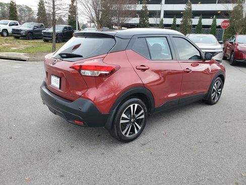 Used 2020 Nissan Kicks SV image 4