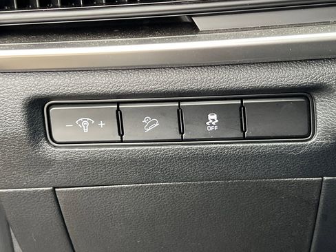 Certified 2025 Kia Telluride LX image 33