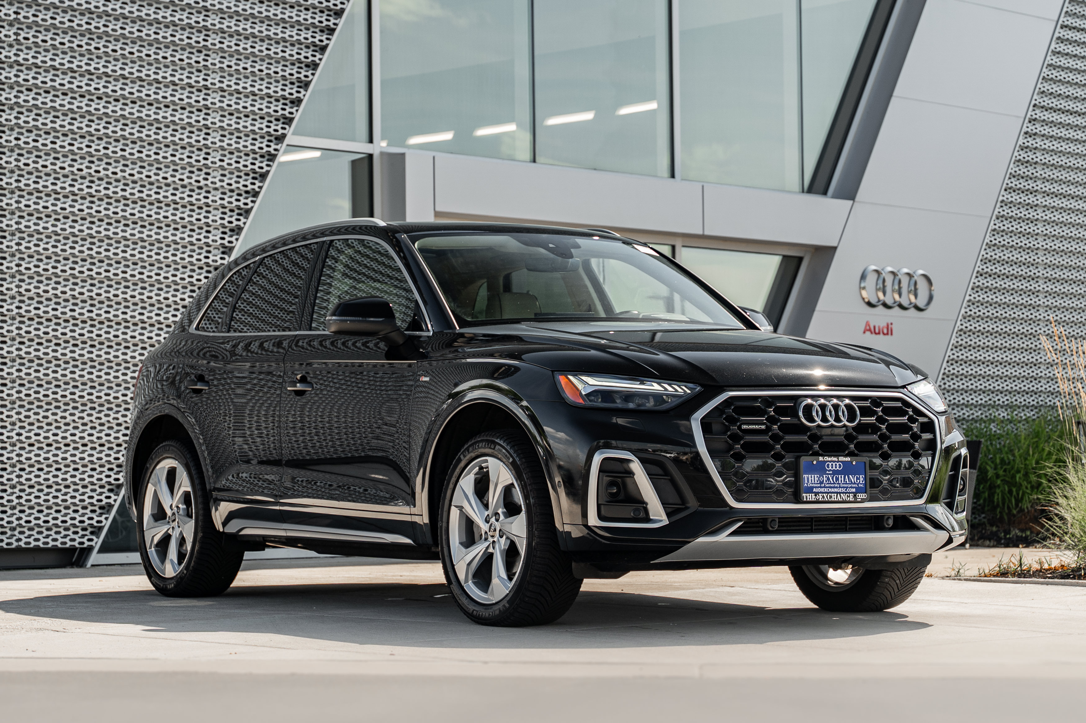 Used 2022 Audi Q5 2.0T Prestige w/ Prestige Package AWD/4WD image 1
