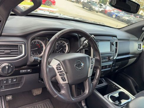 Used 2019 Nissan Titan SV w/ SV Convenience Package image 16