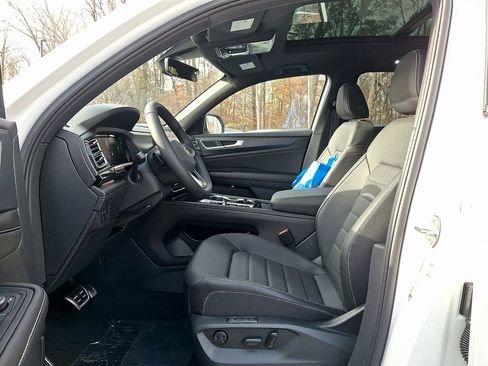 New 2026 Volkswagen Atlas Cross Sport SEL R-Line AWD/4WD image 9
