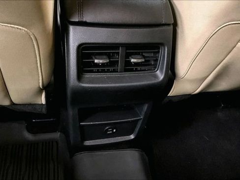 Used 2022 Ford Edge SE w/ Black Appearance Package image 10