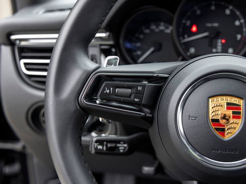 Certified 2026 Porsche Macan AWD/4WD image 35