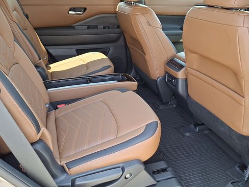 Certified 2025 Nissan Pathfinder Platinum AWD/4WD image 23