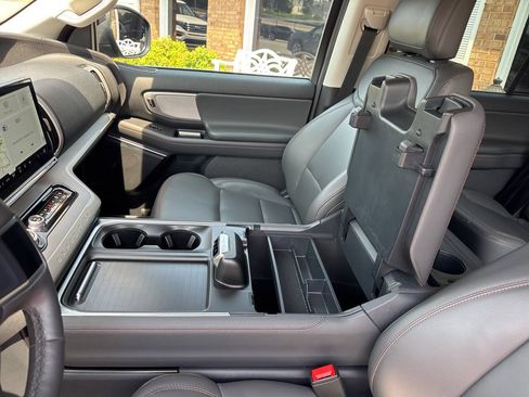 Used 2025 Ford Expedition Active AWD/4WD image 28
