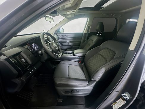 Used 2024 Nissan Pathfinder SV w/ SV Premium Package AWD/4WD image 13