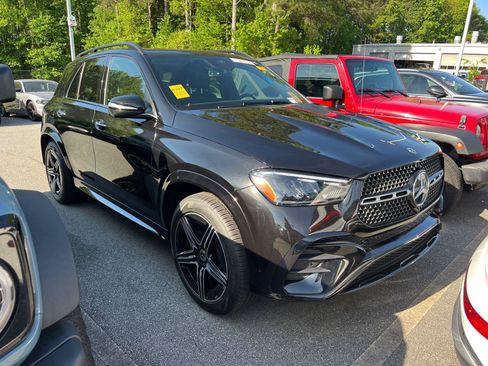 Used 2025 Mercedes-Benz GLE 350 4MATIC image 2