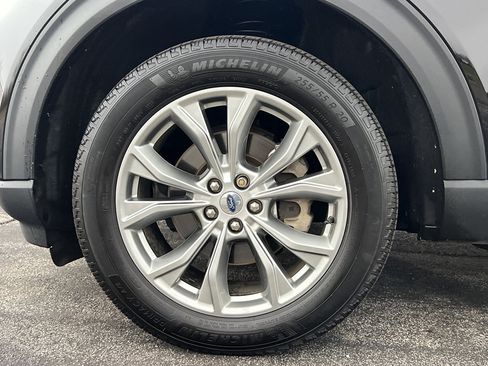 Used 2023 Ford Explorer XLT w/ Equipment Group 202A image 10