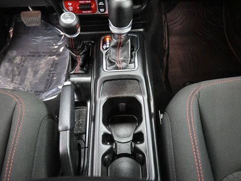 Used 2021 Jeep Wrangler Unlimited Rubicon AWD/4WD image 17