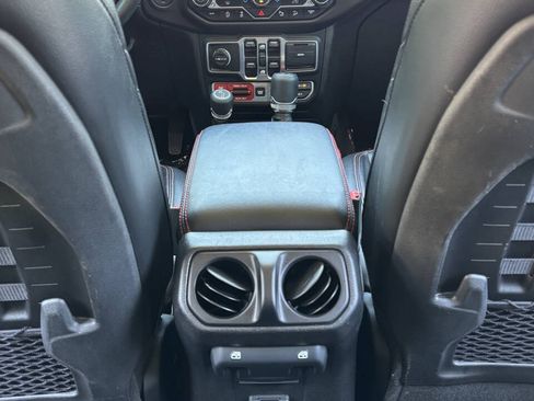 Used 2018 Jeep Wrangler Unlimited Rubicon AWD/4WD image 30