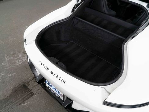 Used 2022 Aston Martin V8 Vantage Coupe image 32