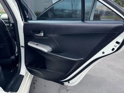 Used 2014 Toyota Camry SE image 12
