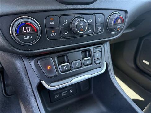 Used 2020 GMC Terrain Denali w/ Denali Premium Package FWD image 16