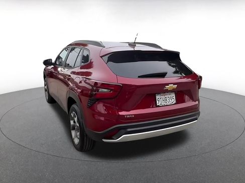 Used 2025 Chevrolet Trax LT image 11