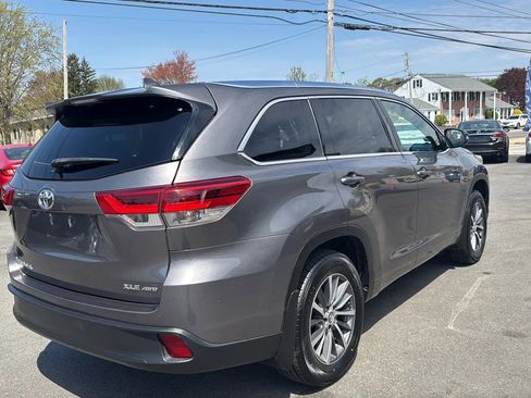 Used 2017 Toyota Highlander XLE w/ Carpet Mat Package AWD/4WD image 11