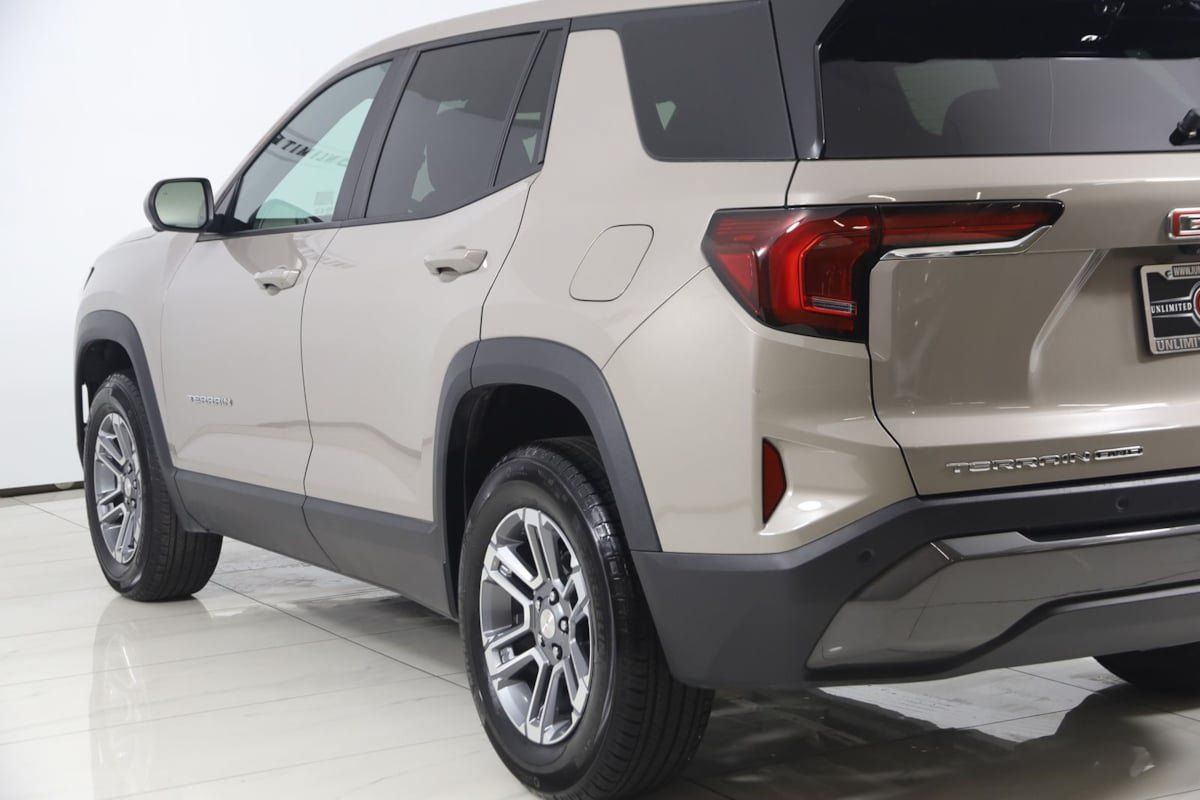 Used 2025 GMC Terrain Elevation w/ Technology Package II AWD/4WD image 24