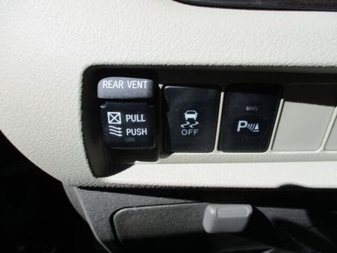 Used 2018 Toyota Sienna XLE image 26