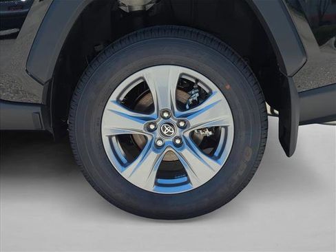 Used 2025 Toyota RAV4 XLE image 9