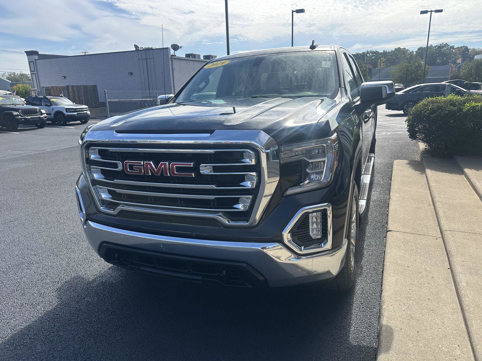 Used 2019 GMC Sierra 1500 SLT w/ SLT Premium Package AWD/4WD image 6