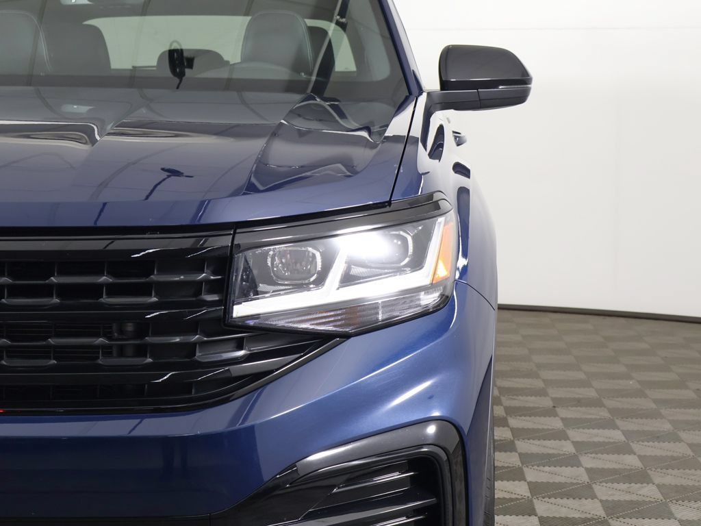 Used 2023 Volkswagen Atlas Cross Sport SEL R-Line AWD/4WD image 17
