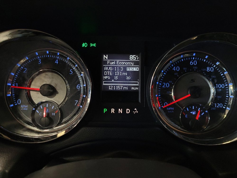 Used 2014 Chrysler Town & Country S FWD image 23