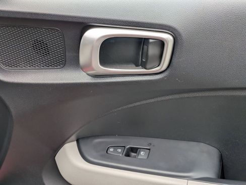 Used 2025 Hyundai Venue SEL FWD image 33