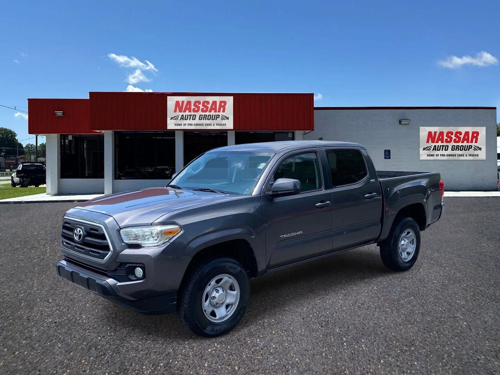 Used 2016 Toyota Tacoma SR5 w/ Towing Package RWD image 1