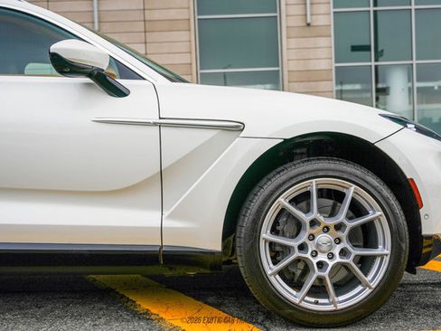 Used 2021 Aston Martin DBX image 11
