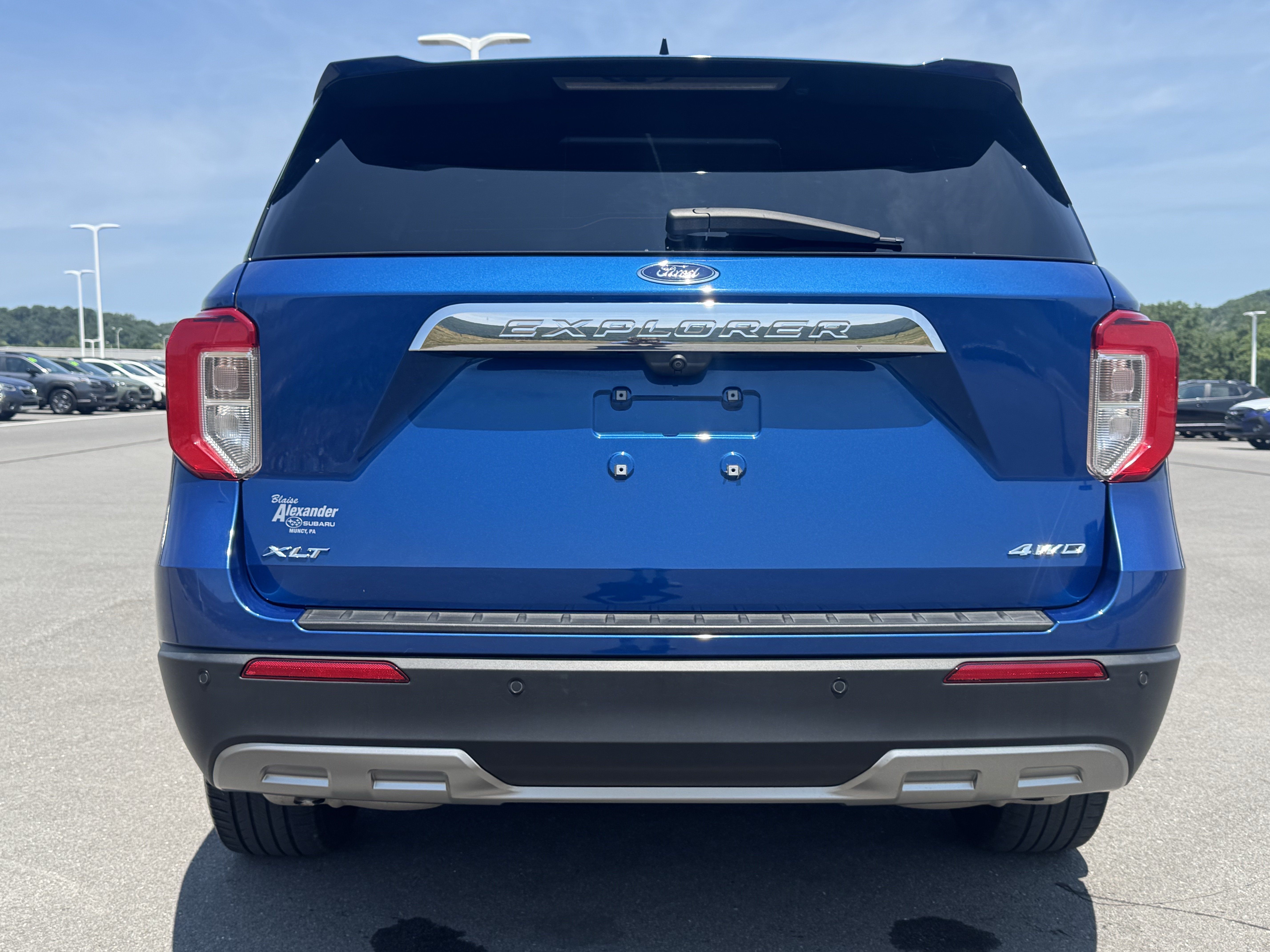 Used 2022 Ford Explorer XLT w/ Equipment Group 202A AWD/4WD image 4