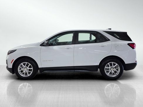 Used 2022 Chevrolet Equinox LS FWD image 4