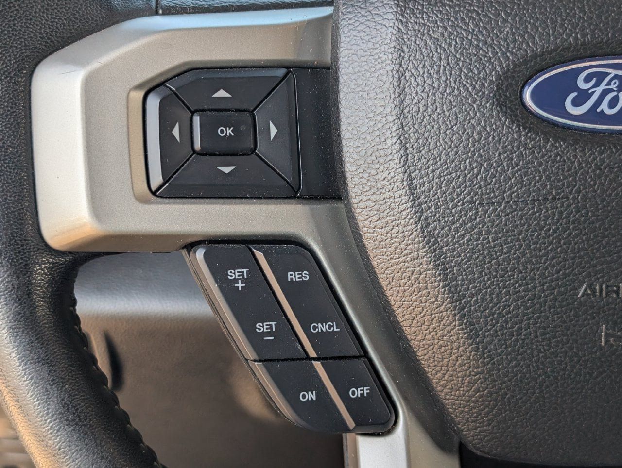 Used 2017 Ford F250 Lariat w/ Lariat Ultimate Package AWD/4WD image 26