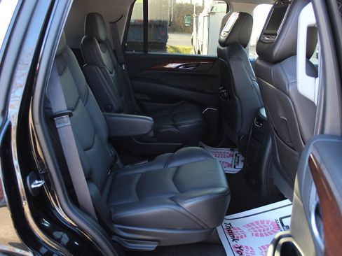 Used 2017 Cadillac Escalade Luxury AWD/4WD image 22