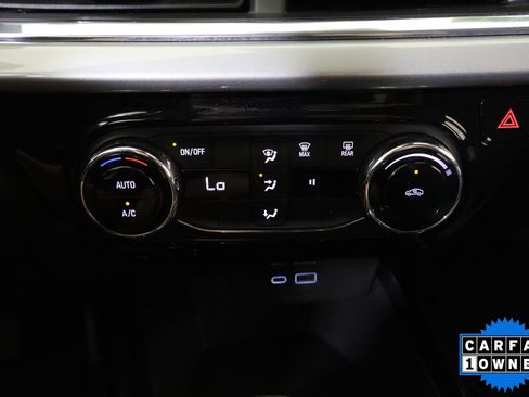 Used 2025 Chevrolet Trax LT FWD image 24