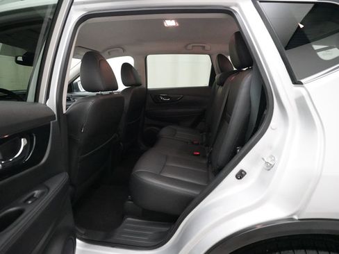 Used 2019 Nissan Rogue SL AWD/4WD image 16