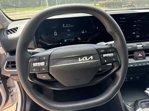 Used 2025 Kia K4 FWD image 28