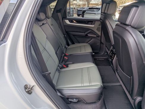 New 2026 Porsche Cayenne image 23