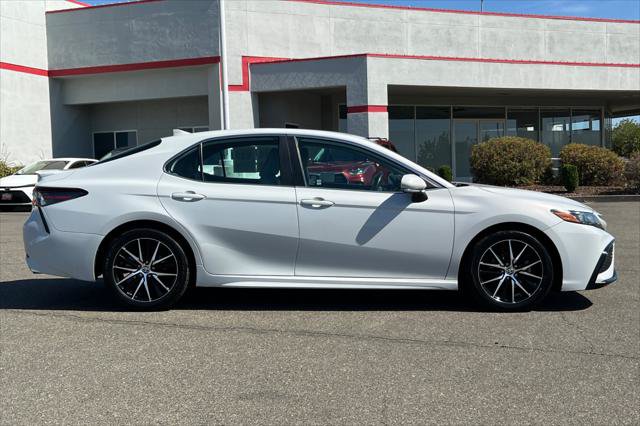 Certified 2022 Toyota Camry SE FWD image 6
